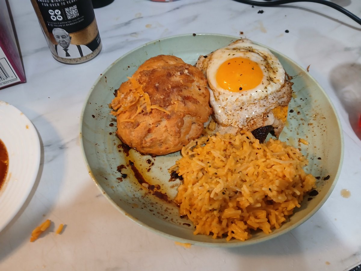 Me 'n <a href="/IgnisBatt/">ignisbatt.bsky.social</a> made some food today.
It turned out sooooo good!