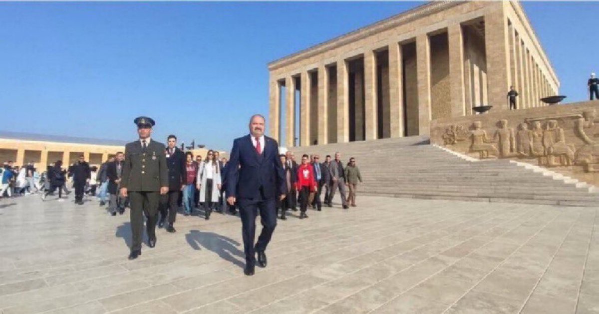 Vatan için Can veren,Aziz Milleti için gözünden elinden bacağından uzuvlarından vazgeçen BEDEL ödeyen kahramanların emekli olduklarında açlık sınırında maaş alması kabul edilemez.
Büyükşehirlerde kirasını ödemede zorluk çeken bir yiğidin görevdeki bir #UzmanÇavuşlar’ın vebali