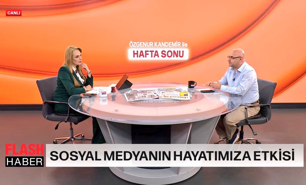 Flash Haber'de <a href="/ozgnr_kndmr/">Özgenur Kandemir</a> ile sosyal medyayı konuştuk.