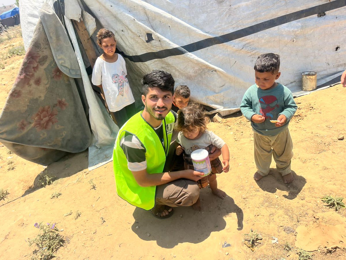 Anyone who sees this tweet, write any comment on it 🇵🇸 or 🍉 to reactivate the reach of my account.   Please follow me
Help me break the algorithm  🍉🇵🇸