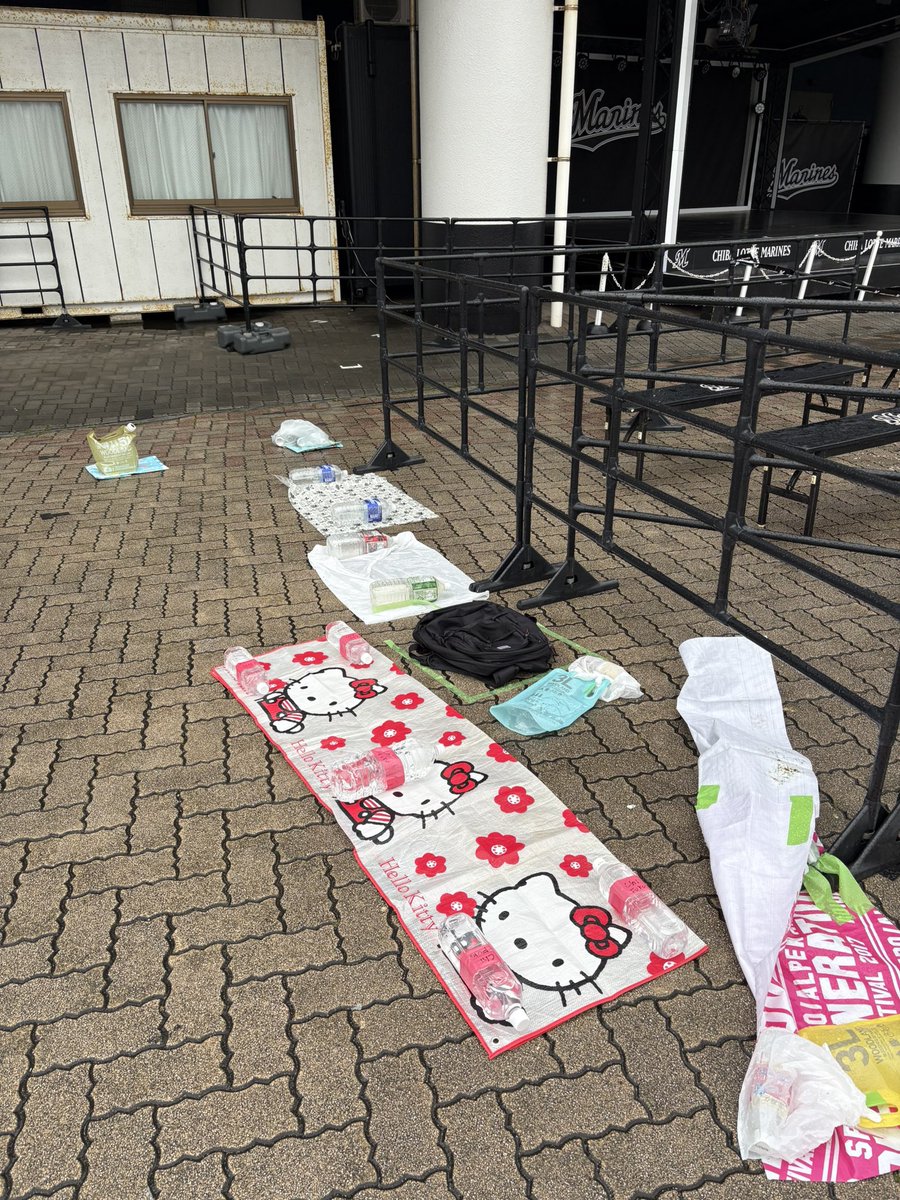 ym_csm's tweet photo. #chibalotte 
#msplash 
＃ballparkstage
＃ボールパークステージ
＃zozoマリンスタジアム

ボールパークステージの場所取りしてきました
最前列はダメだった、、みな何時から…
少し場所離れますが、無事でありますように… https://t.co/CVLMr9tKjr
