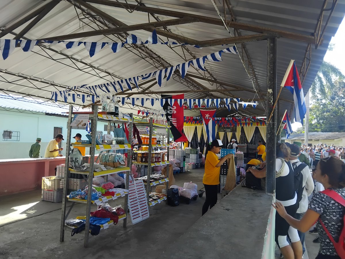 SadiulmarO's tweet photo. Agradecemos a todos los productores y asistentes que hicieron posible la exitosa Feria Agroindustrial en #LasTunas, celebrada en vísperas del Día de los Padres. ¡Juntos impulsamos el desarrollo de nuestra provincia! 💪 #DiaDeLosPadres #Feria #LasTunas #ProduccionLocal #Cuba https://t.co/JJRbD99ybc
