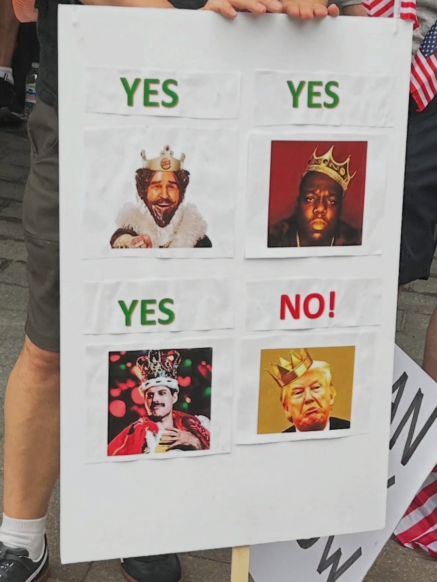 BentleyAudrey's tweet image. People in Philly always make the best signs 😭🤣🤣🤣