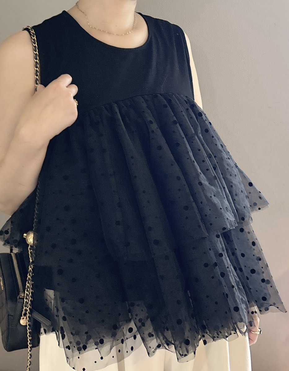 smilesaa22's tweet photo. 今日はFrene(フラーネ)のお洋服を着てみた🌷
大人可愛いチュールトップスはサイドから見ても贅沢ふわふわ🫧
甘くなりそうなトップスも辛口アイテムと合わせると抵抗なく着られて◎
フラーネはコーデまるごとセットも多くて、組み合わせに悩む人には特におすすめだよ🍒
#PR #Frene #フラーネ https://t.co/pUModo7k4E