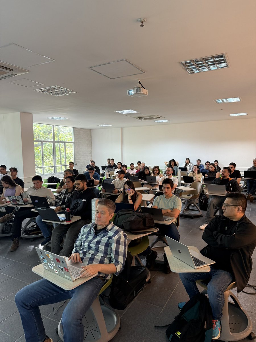 MedellinJS tweet media