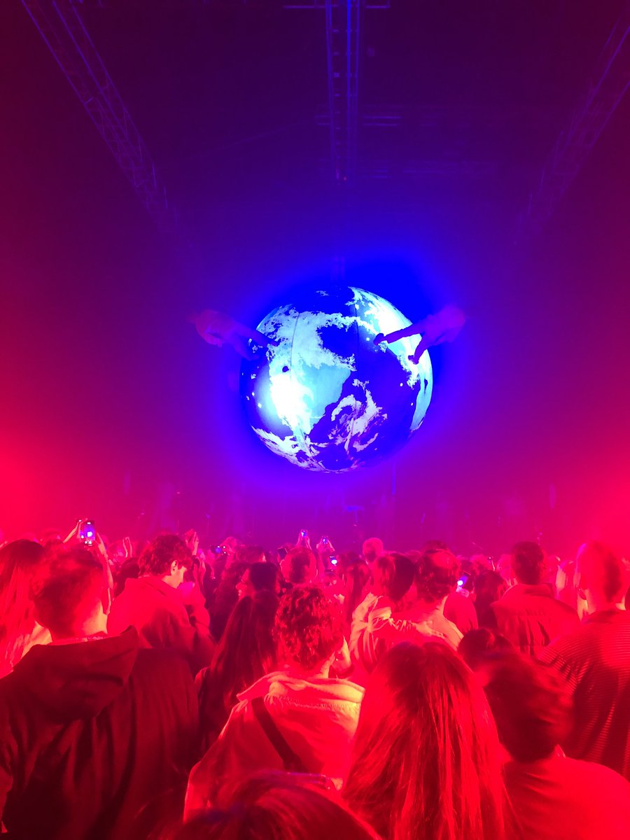 m_legui13's tweet image. Imperdible #FuerzaBruta bondad Originaria en #GEBA #Junio