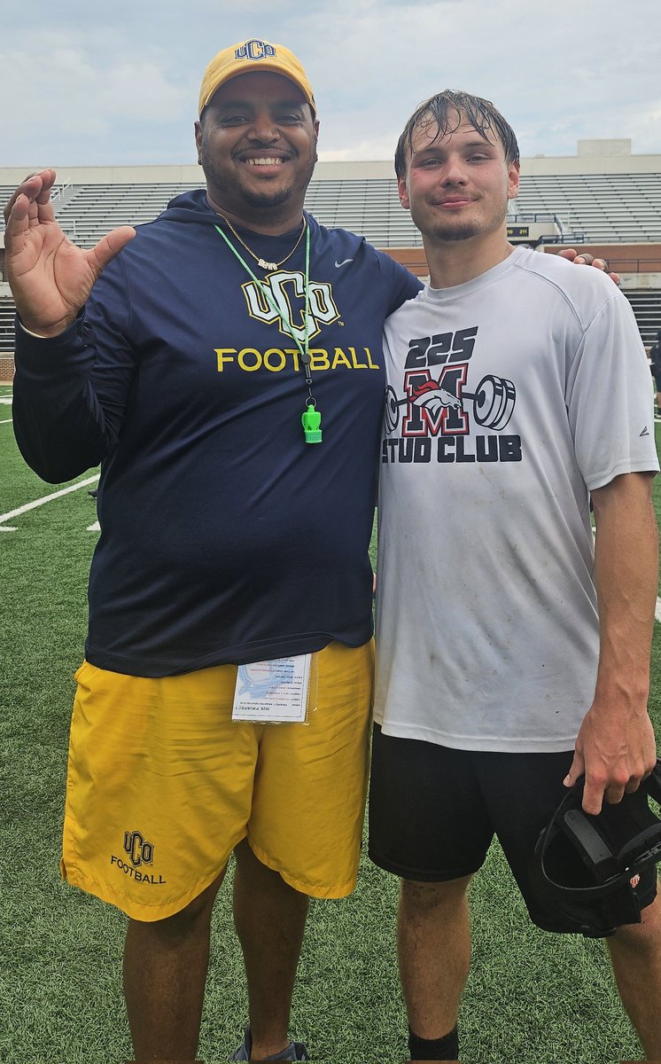 BachusKaden's tweet image. Huge thank you to @Coach_TPearson @CoachJohnston21 and @ucobronchofb for a great camp today. Had a great time competing!
Ran a 4.50 40 today!
Had some some great 1v1's
@CoachLeeBlank
@JeremyHarris09 @CoachDeas @TheCoachStrick @RecruitMustang @1BroncoFootball @Waleed_Gaines