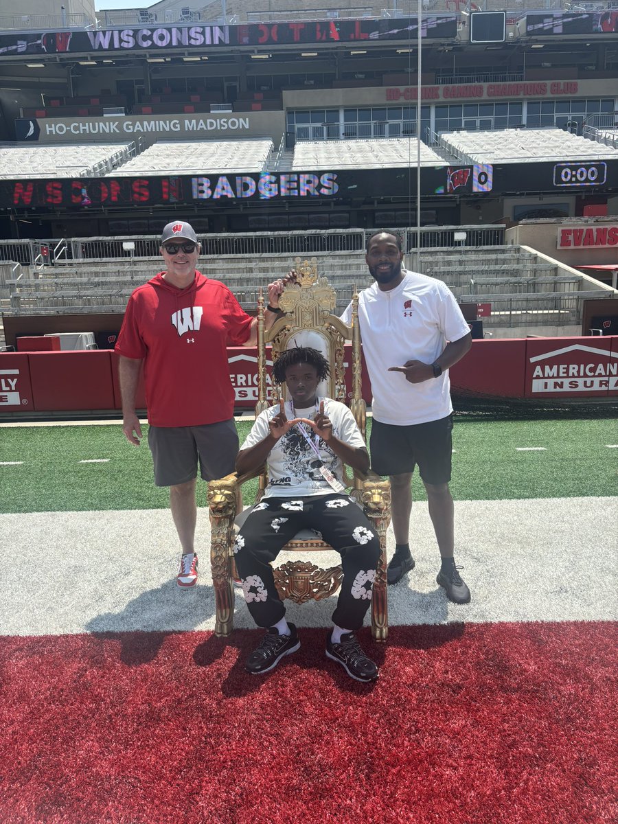 “What I liked the most was just how down to Earth the staff is. They made it feel like home, especially for it being my first time out here.”

2027 standout QB Chance Thomas has very positive first visit to Madison #Badgers

STORY:

247sports.com/college/wiscon…
