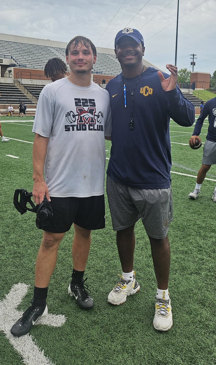 BachusKaden's tweet image. Huge thank you to @Coach_TPearson @CoachJohnston21 and @ucobronchofb for a great camp today. Had a great time competing!
Ran a 4.50 40 today!
Had some some great 1v1's
@CoachLeeBlank
@JeremyHarris09 @CoachDeas @TheCoachStrick @RecruitMustang @1BroncoFootball @Waleed_Gaines