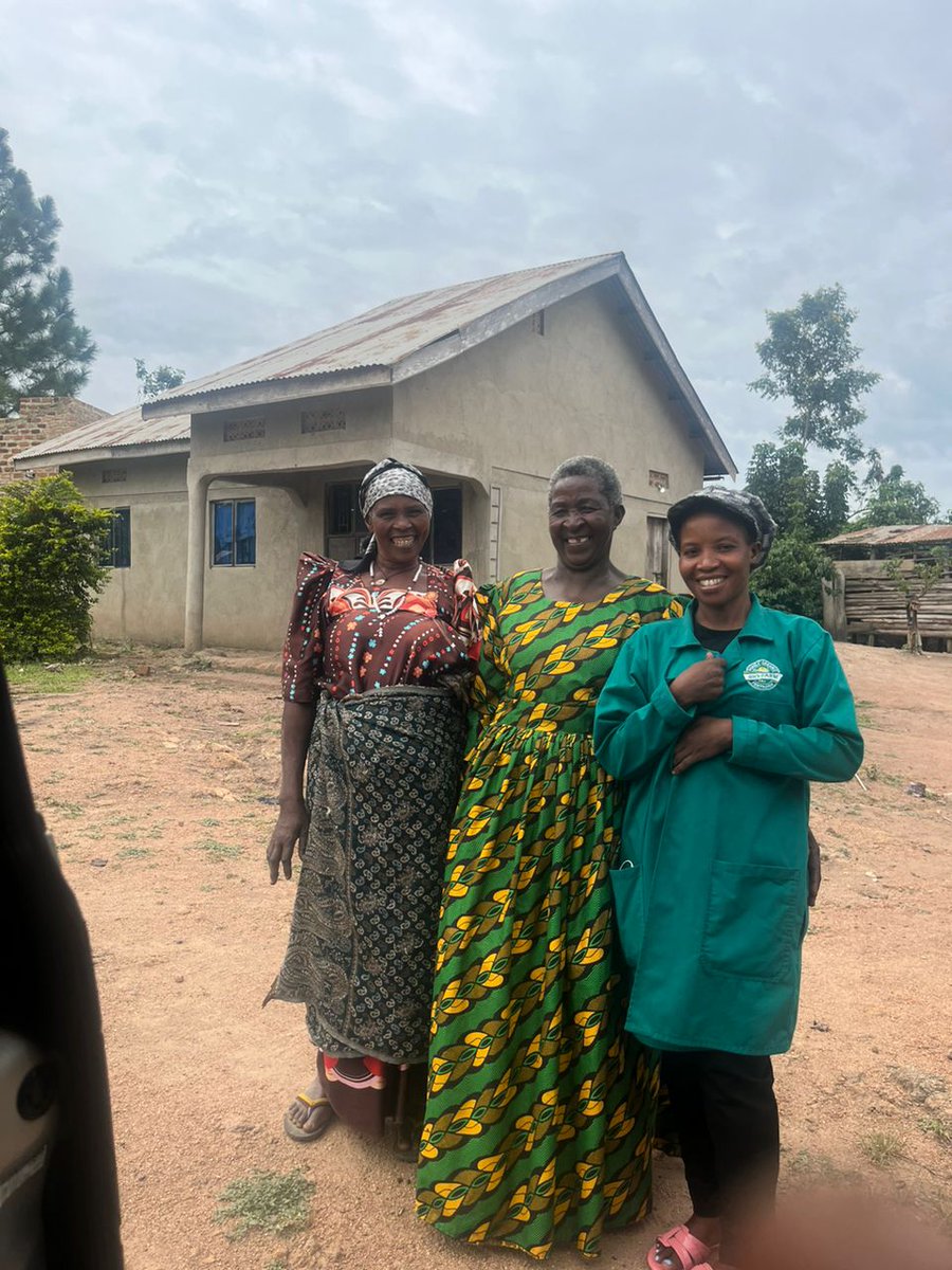 biofarm_UG's tweet photo. 📍 Kitumbi Kohima – Bukuya Subcounty

🚜 Our team hit the ground with an open-air Biofarm campaign, meeting farmers, sharing demos, and answering real questions about organic fertilizer.

🌿 We’re bringing Biofarm closer to the people, one village at a time. https://t.co/fBXtGdktht