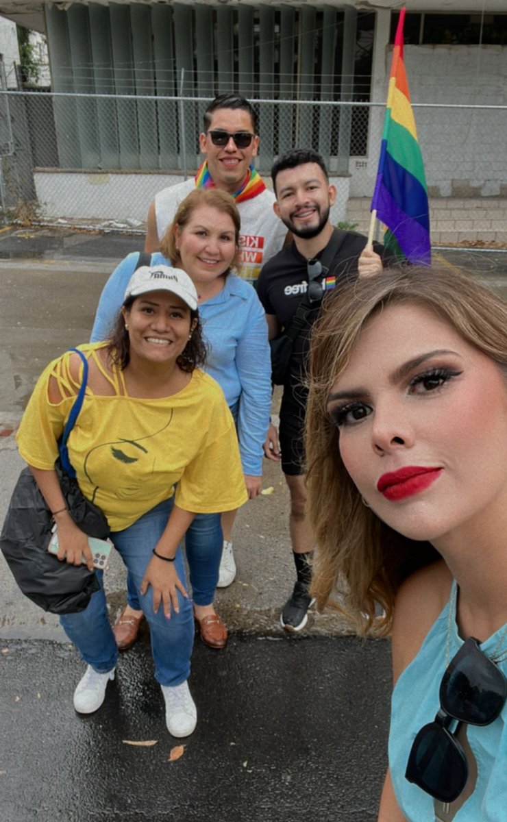 ¡Hoy celebramos el orgullo con Orgullo! 🏳️‍🌈
Este sábado, la Dra. Érika Loyo Beristaín <a href="/ErikaLoyoB/">Érika Loyo Beristáin</a> Defensora de los Derechos Universitarios, acompaña a la Rectora General de la Universidad de Guadalajara Dra. Karla Planter Pérez, en la Marcha del Orgullo en Guadalajara #OrgulloUdeG