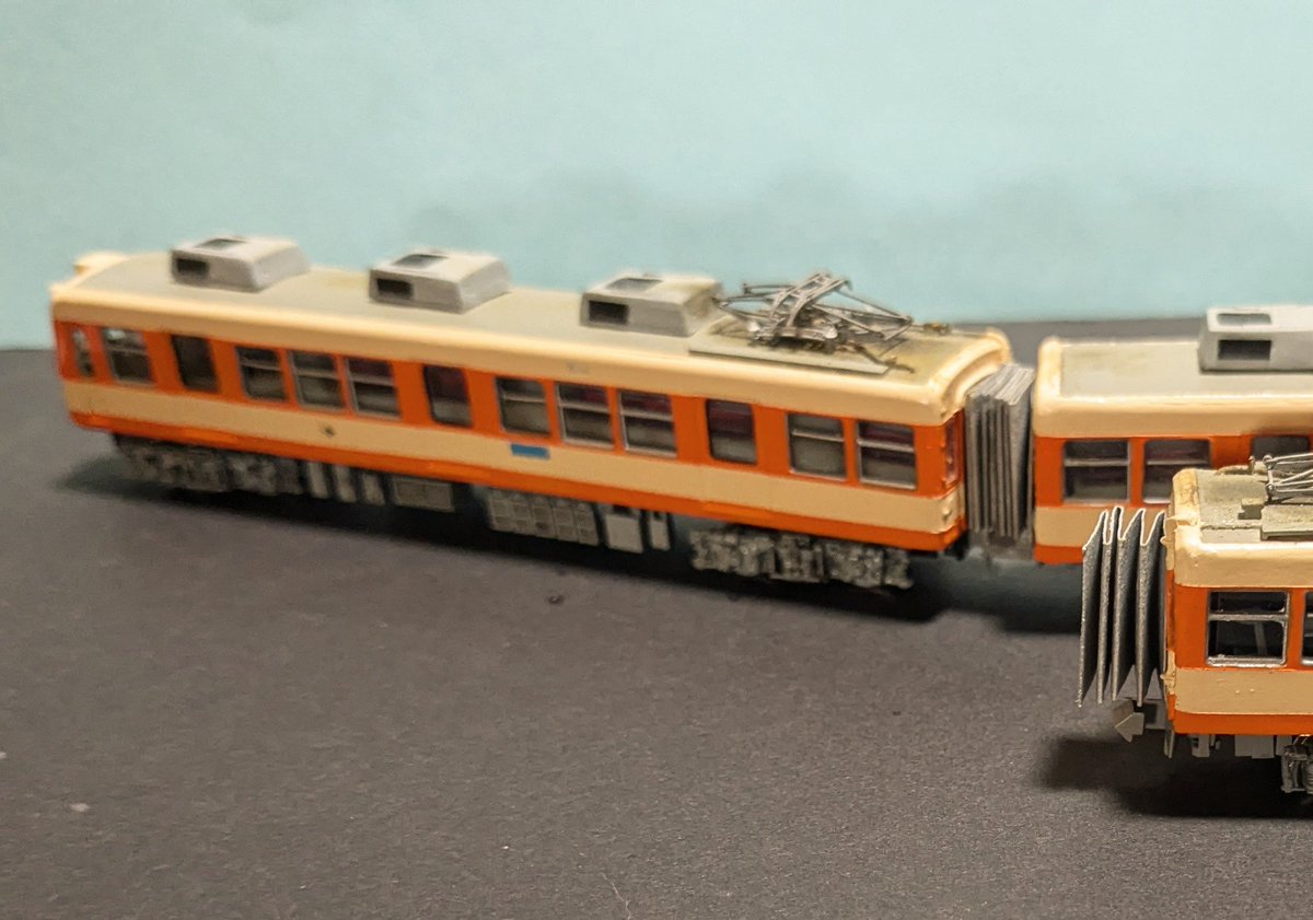 伊予鉄道　吊革 砥部焼電車」発信 伊予鉄「ご当地電車」第4弾 つり革にオブジェ