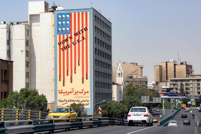 إن أي مؤشر على الضعف من شأنه أن يقوض شرعية النظام بشدة في الداخل، ويشجع خصومه في الخارج إليكم أبرز الخيارات المتبقية لإيران 