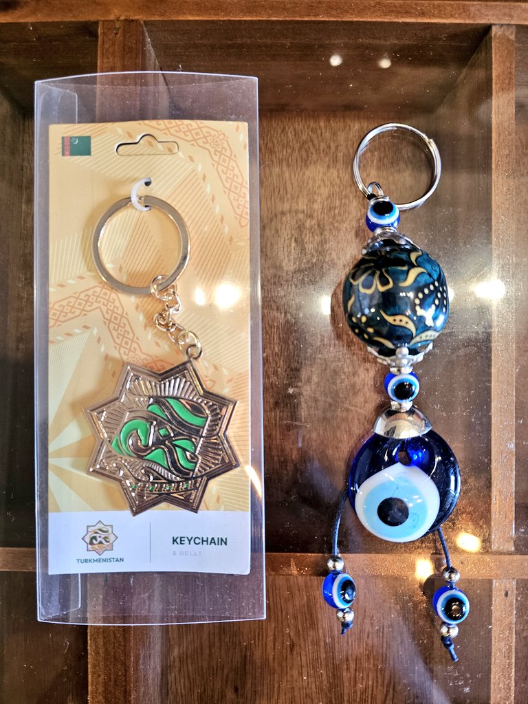 トルクメニスタンパビリオンとトルコパビリオンのキーホルダーはどちら