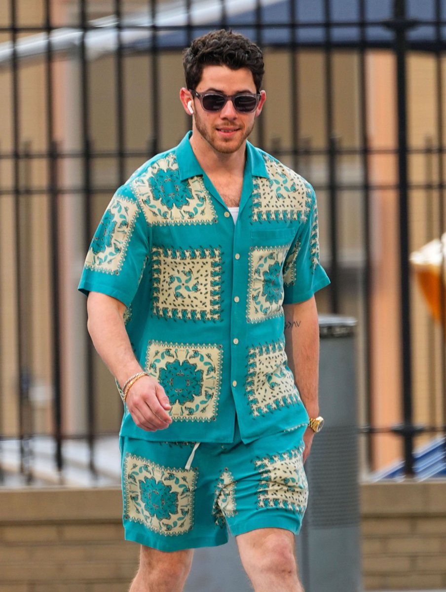 MTV's tweet photo. I hope @NickJonas had an AMAZING Saturday 🥰 https://t.co/jDu6fPSqRE