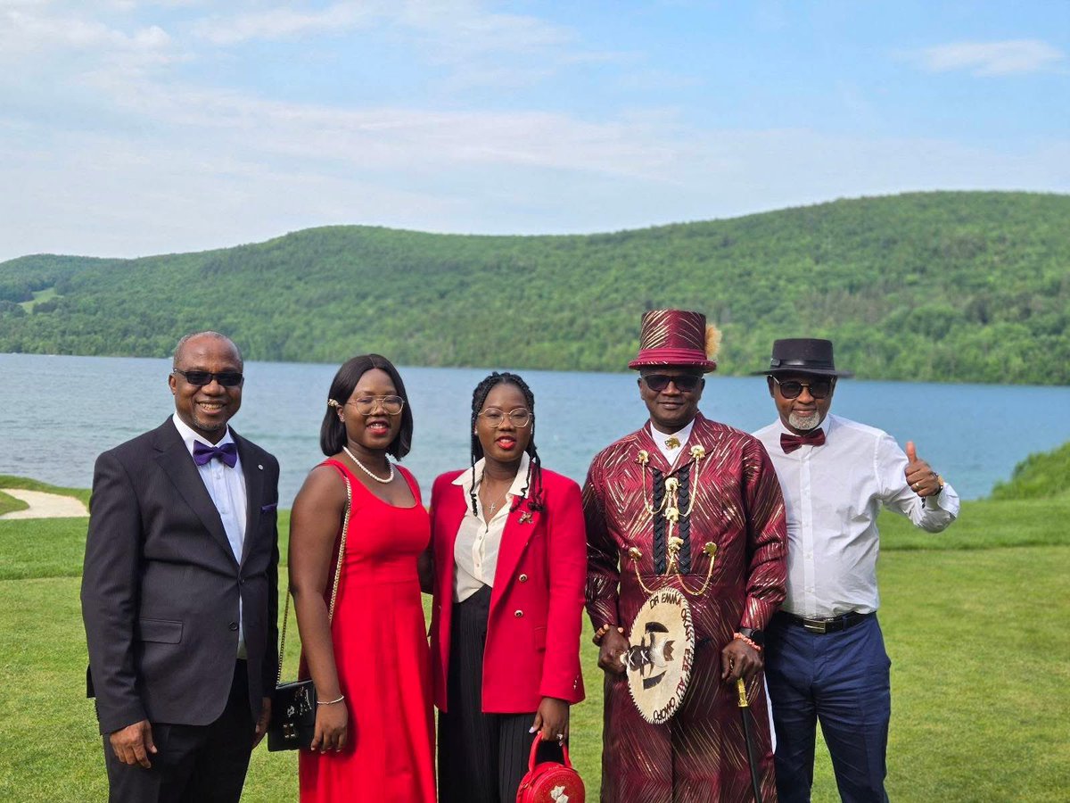 MsRakel's tweet image. Internal Medicine Residency at BMC, New York ✅
•Next stop, Endocrinology Fellowship at West Virginia University. 
•Grateful to my biggest supporters, @steve_n_o @ms_karenn @Owensx3 ♥️♥️