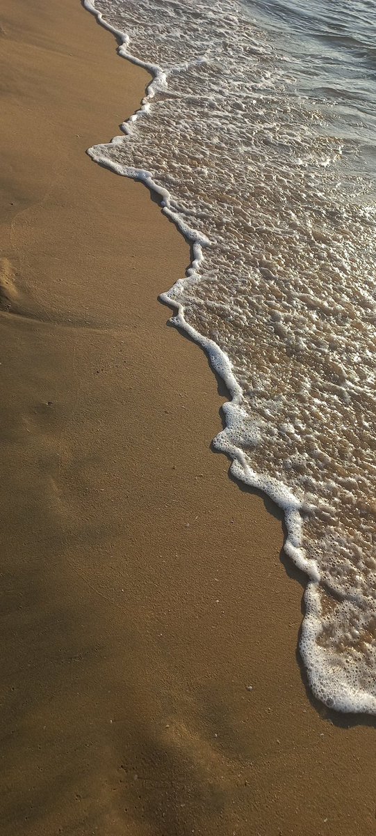 Haneens489's tweet photo. واقعة في غرام السما والبحر ☁️🩵💫 https://t.co/YcBT58O9sS