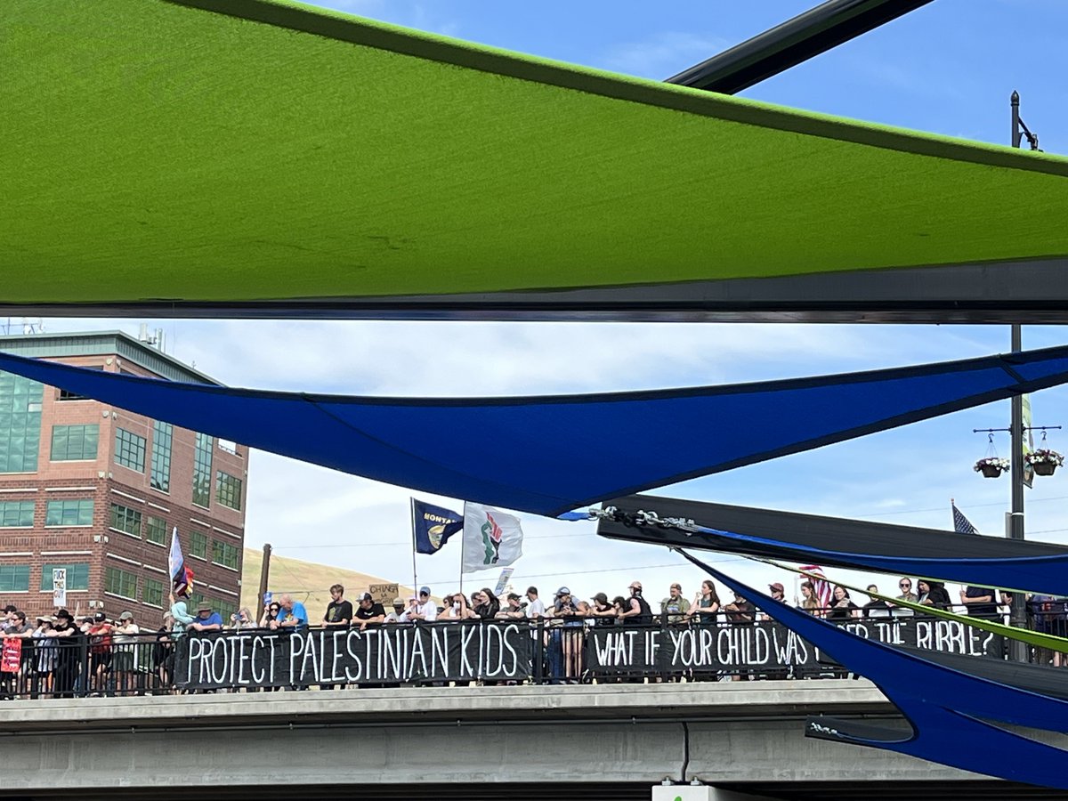 sallymauk's tweet image. Enthusiastic crowd at the “No Kings” rally in Missoula, lining the Beartracks bridge and filling Caras Park.
@mtpublicradio