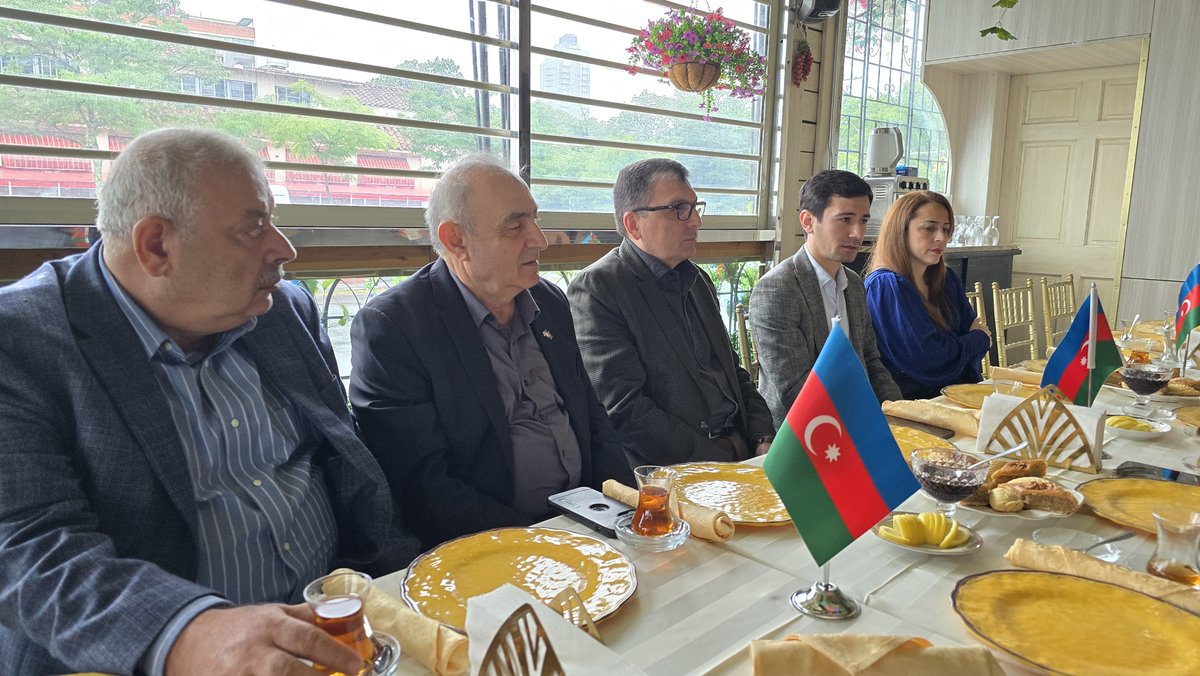 15 İyun - Azərbaycan xalqının Milli Qurtuluş Günü münasibətilə daimi nümayəndə Tofiq Musayev Nyu-York və ətraf ərazilərdə fəaliyyət göstərən diaspor təşkilatlarının nümayəndələri ilə görüşdü.

Permanent Representative Tofig Musayev met with members of the Azerbaijani Diaspora in