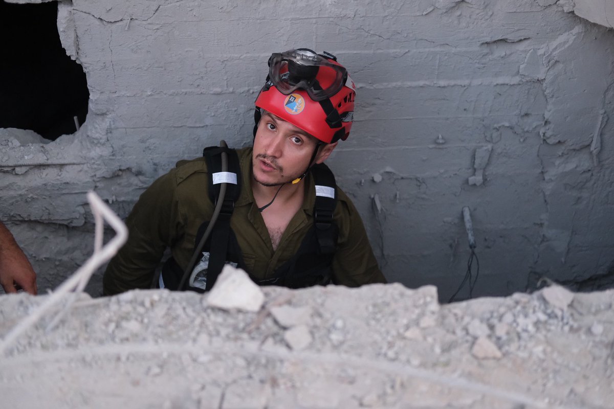 XperienceHumans's tweet image. Israel under ballistic missile fire from Iran.