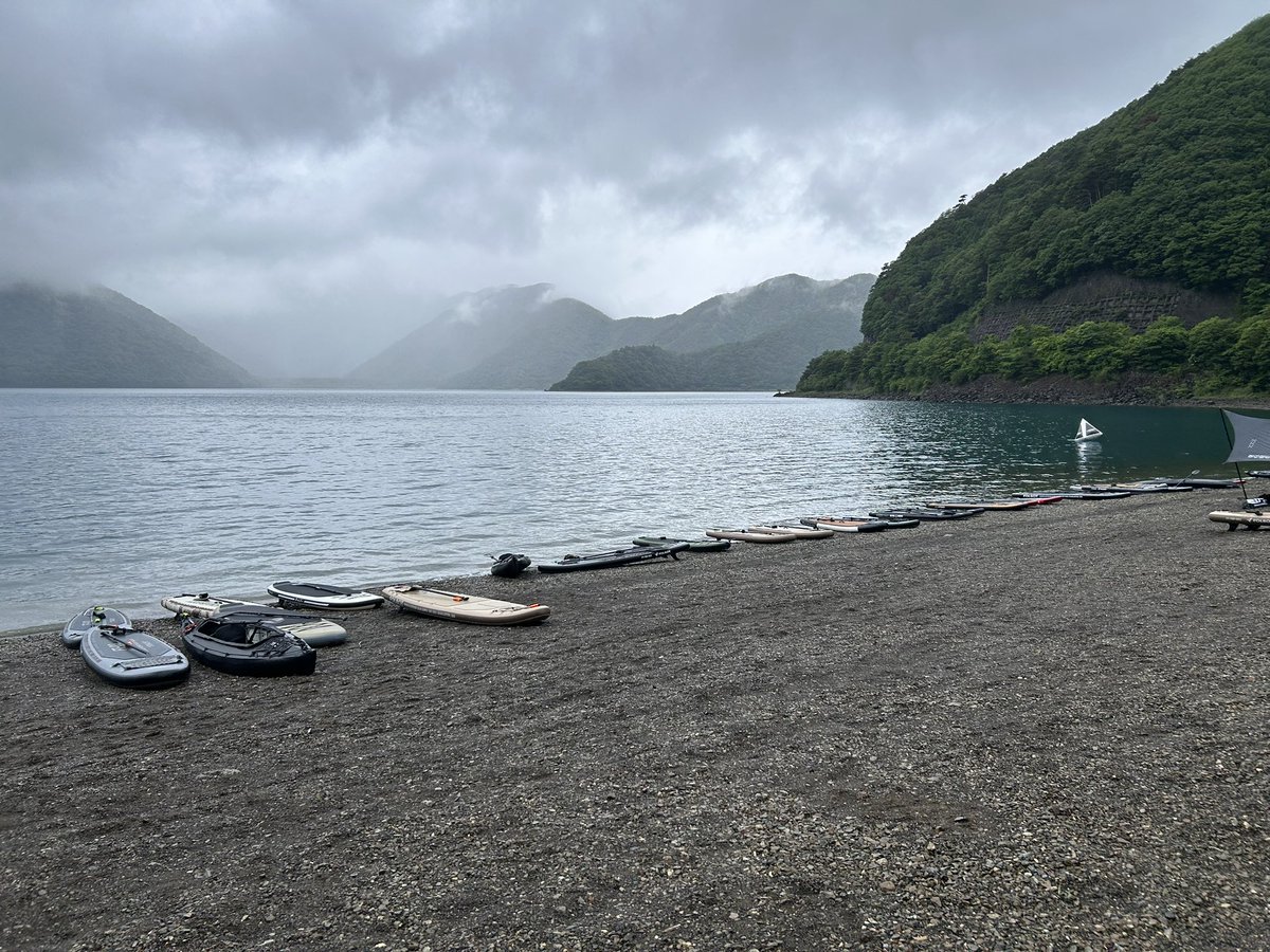 aikoyamamoto979's tweet photo. おはようございます🌧️
キャンプをしながら、SUPカヤックイベントに参加してます😊
天気は良くないですが、同じアイテムを使っている人たちとの交流は楽しいです🥰
#forbot #本栖湖 https://t.co/E69TxkYi4u