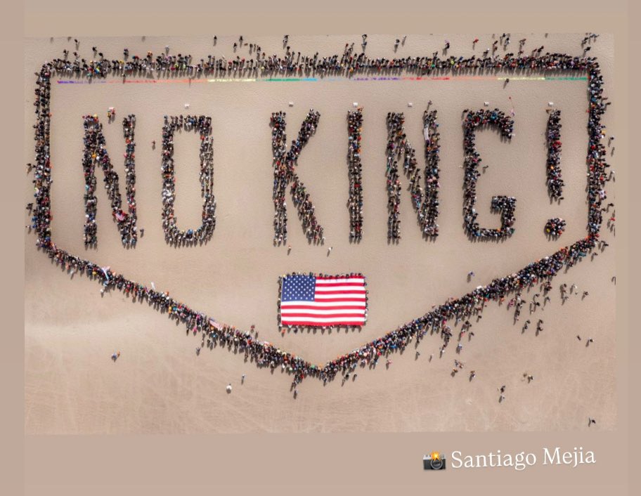 sfpelosi's tweet photo. @KellyScaletta San Francisco Ocean Beach #NoKings human banner 🇺🇸 https://t.co/EcldjFDgU5