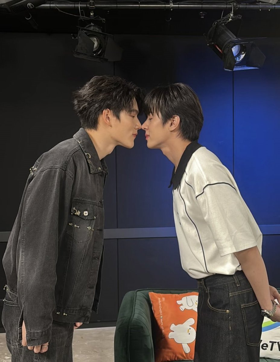 GunnerNiceBRA's tweet image. Já somos uma família de mais de 500 seguidores!
Obrigada por acompanhar a ADM e dar sempre muito amor ao @niceboripat e ao @natsakan_c 💕💕💕

Espero que nossa família cresça cada vez mais.

 #Gunnernice 
#Gunnernsk #กันเน้อ #กันเนอร์ #NiceBoripat  #หมัดน็อกล็อกหัวใจ