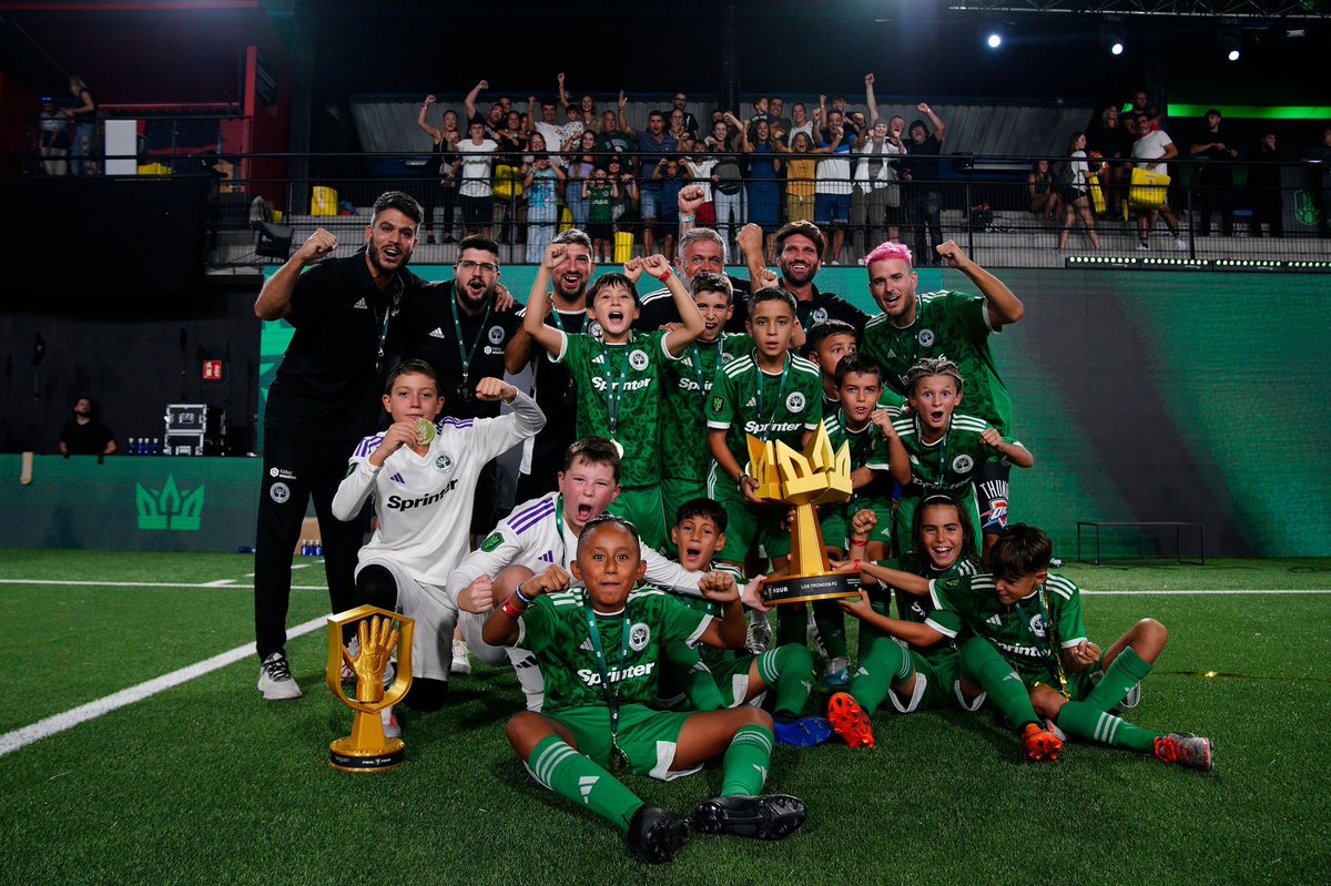 Angeless_cc's tweet image. Como inicio, como avanzamos y como estamos actualmente🪵💚

El club más grande del Universo Kings! Y nadie me lo puede rebatir😎👑