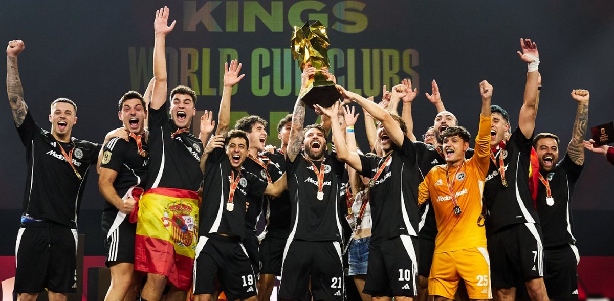 Angeless_cc's tweet image. Como inicio, como avanzamos y como estamos actualmente🪵💚

El club más grande del Universo Kings! Y nadie me lo puede rebatir😎👑