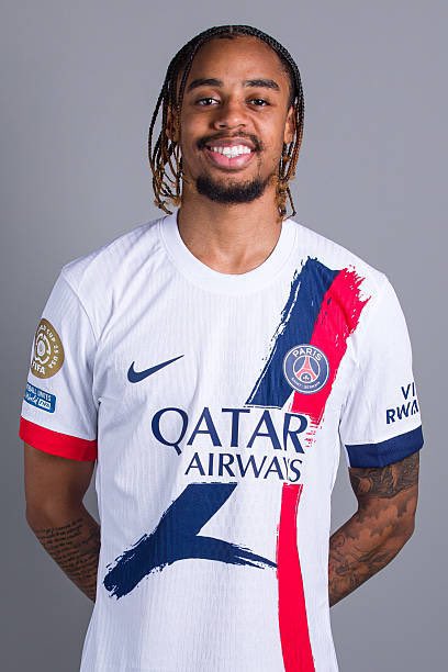 Selon <a href="/IliesPeeters/">Ilies Peeters</a>, Bradley aurait quitté l’entraînement prématurément 🥶 

Il aurait quand même assuré en interne qu’il se sentait bien. ✅👍🏾