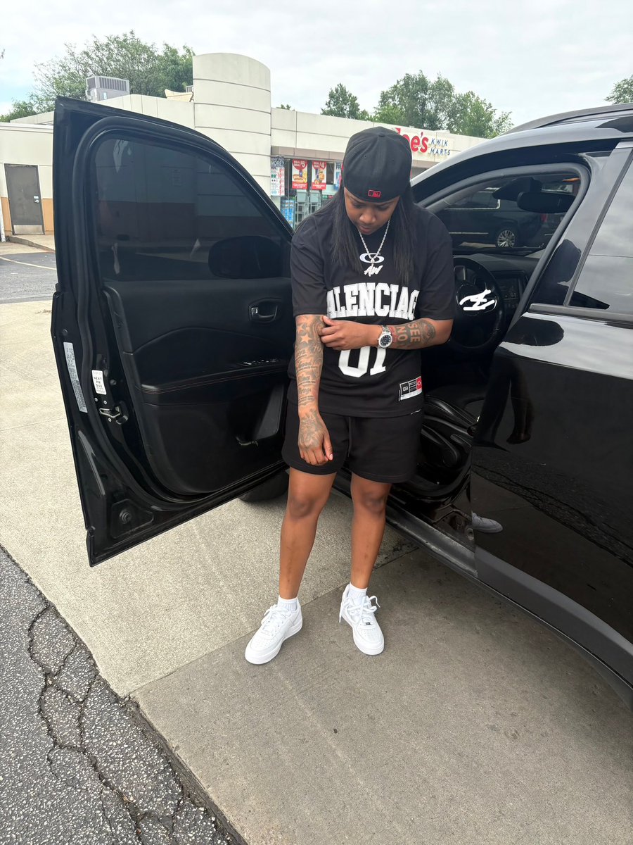 theylovearion's tweet photo. That Lil Shit You Saving I Got That On Me Right Na !!!!! #happybday2me https://t.co/fntxJPAt5Y