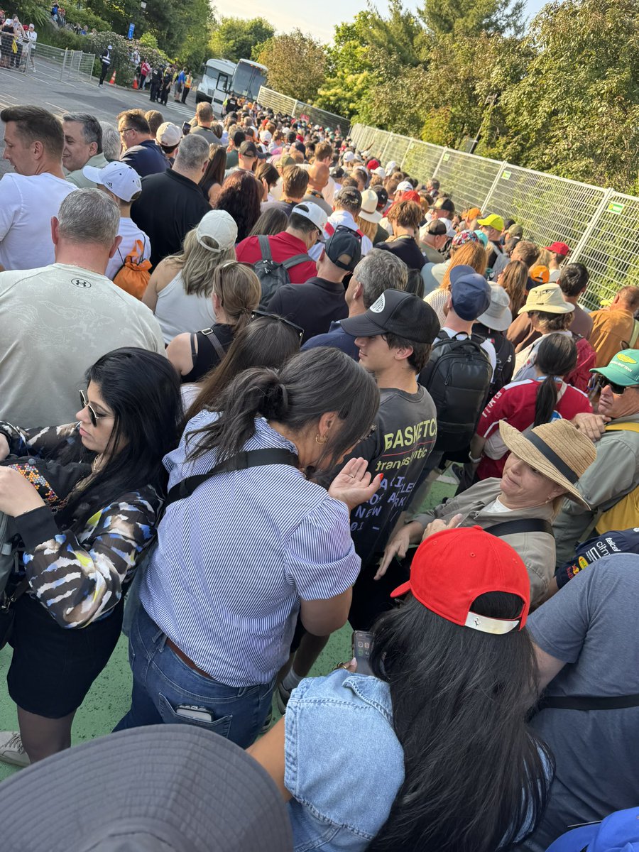 spfxhammer's tweet photo. #F1 #MontrealGP worst planning for crowd exit ever,3 hours and counting to get off the island!!
Pathetic!!! https://t.co/AiocySRjOs
