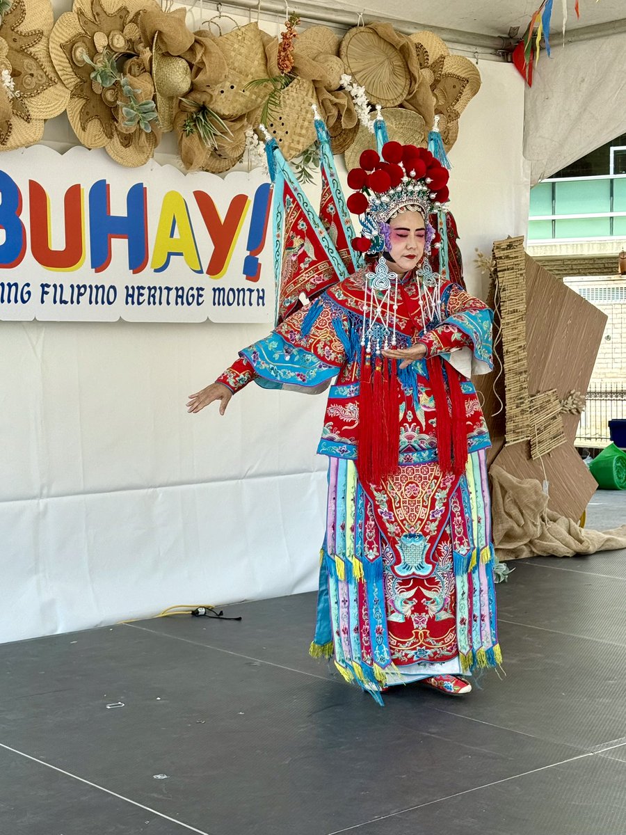Del Manak (@chiefmanak) on Twitter photo Mabuhay! <a href="/vicpdcanada/">Victoria Police</a> at Centennial Square all weekend celebrating the rich Filipino culture at the 7th annual Filipino Festival. Great to meet 5 yr old Ramzi who was enjoying the music, dance & amazing food. Nice to see so many families enjoying the festival. Come on down folks. Mabuhay! <a href="/vicpdcanada/">Victoria Police</a> at Centennial Square all weekend celebrating the rich Filipino culture at the 7th annual Filipino Festival. Great to meet 5 yr old Ramzi who was enjoying the music, dance & amazing food. Nice to see so many families enjoying the festival. Come on down folks.
