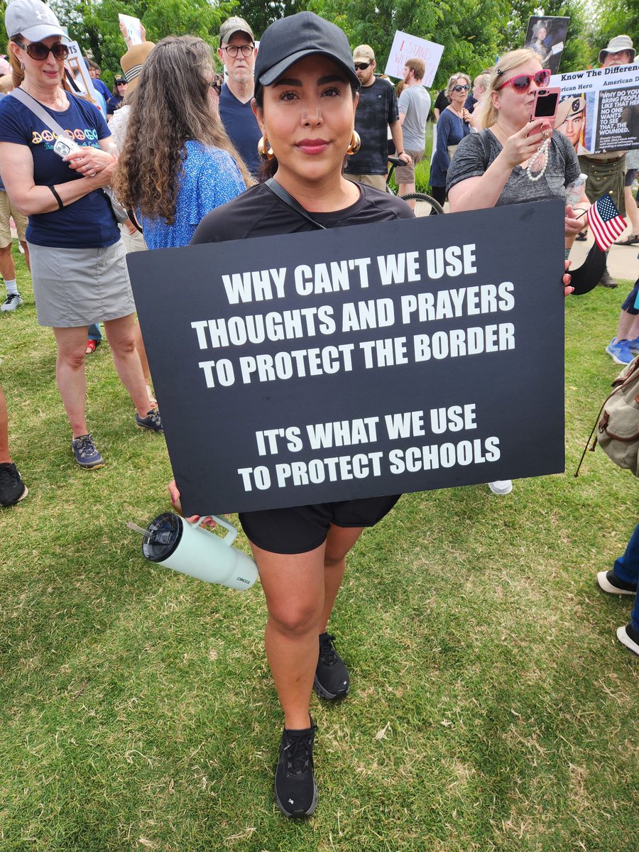 mmaciascorbin's tweet photo. Calladita no me veo más bonita 🇲🇽🇺🇸
#NoKingsProtest https://t.co/av4bbs6Wh4