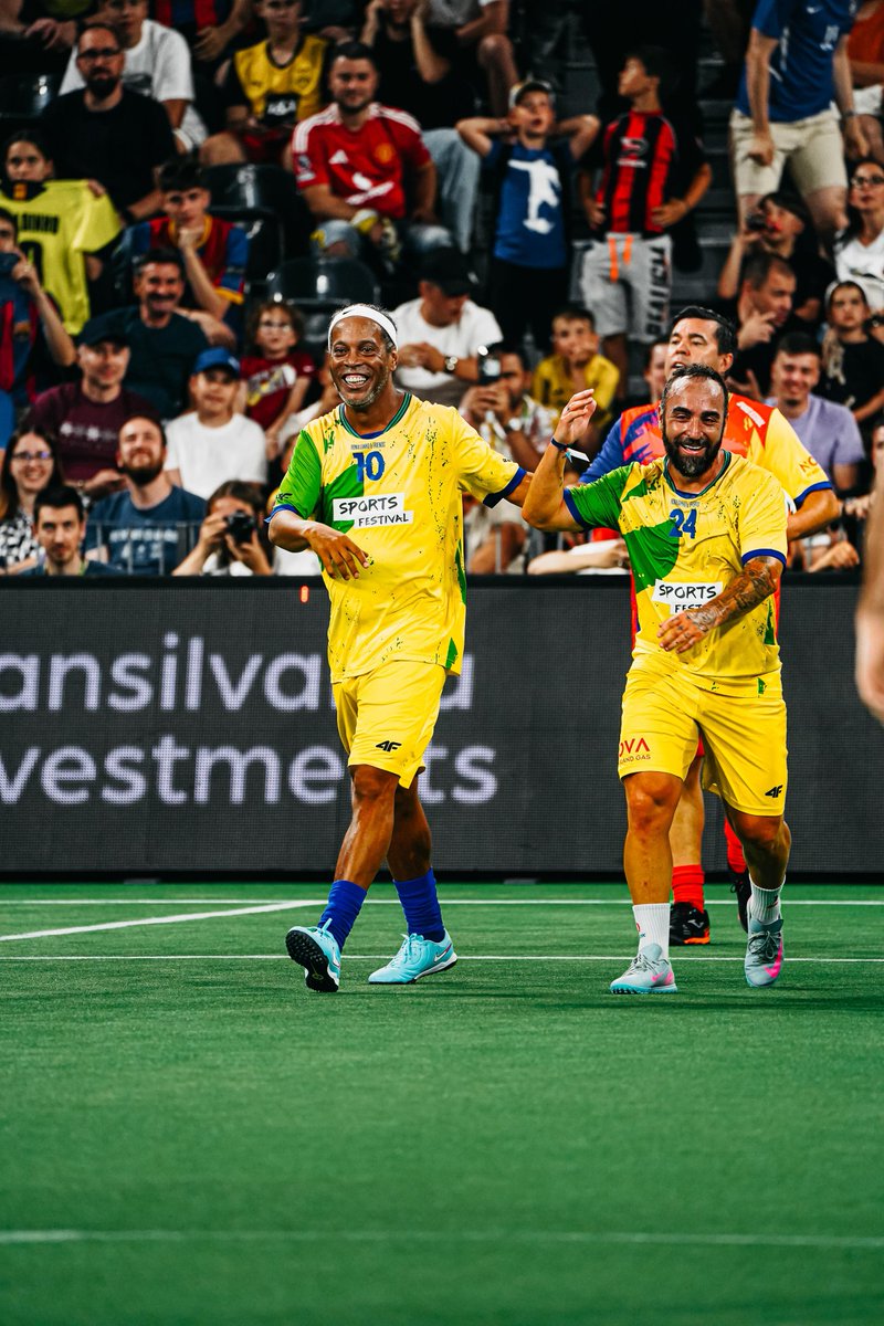 Obrigado Romênia pela recepção e carinho!!! Muito feliz em passar alguns dias neste país lindo, com um povo tão alegre e que ama o futebol… O evento foi um sucesso, me convidem que eu volto!!!