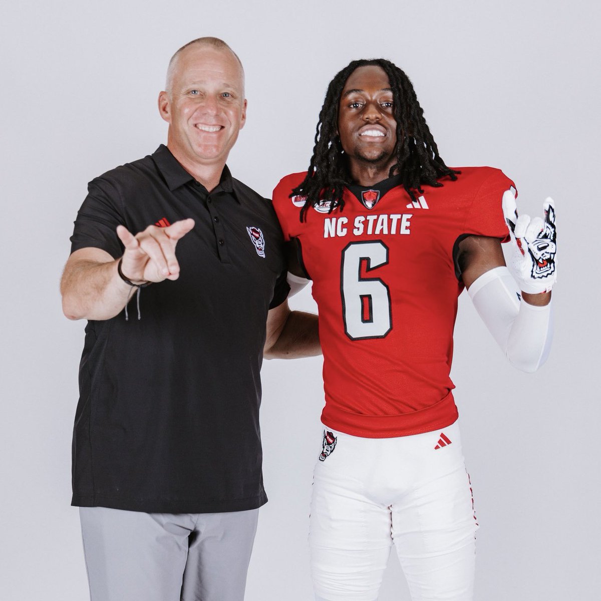 💥 BOOM!💥

NC State lands Sunshine State DB Jordan Jackson in the 2026 class! The 6-foot-1, 165-pound corner announced his commitment while on his Wolfpack official visit.

✍️: 247sports.com/college/north-…