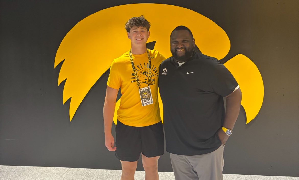 2027 EDGE Tommy Riordan talks Iowa offer — his relationship with the staff, multiple experiences on campus, and why he likes the town/campus.

247sports.com/article/2027-e…
