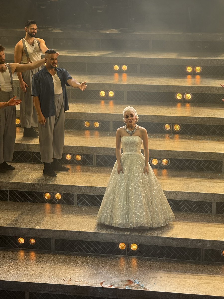 bashful1971's tweet image. #EvitaTheMusical  @rachelzegler  amazing voice.