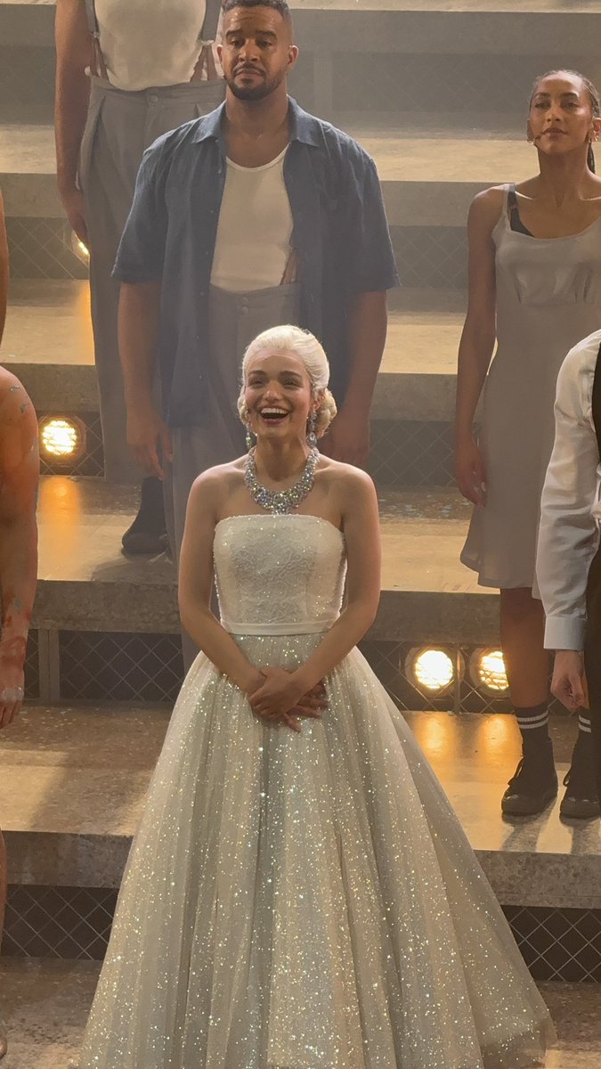 bashful1971's tweet image. #EvitaTheMusical  @rachelzegler  amazing voice.