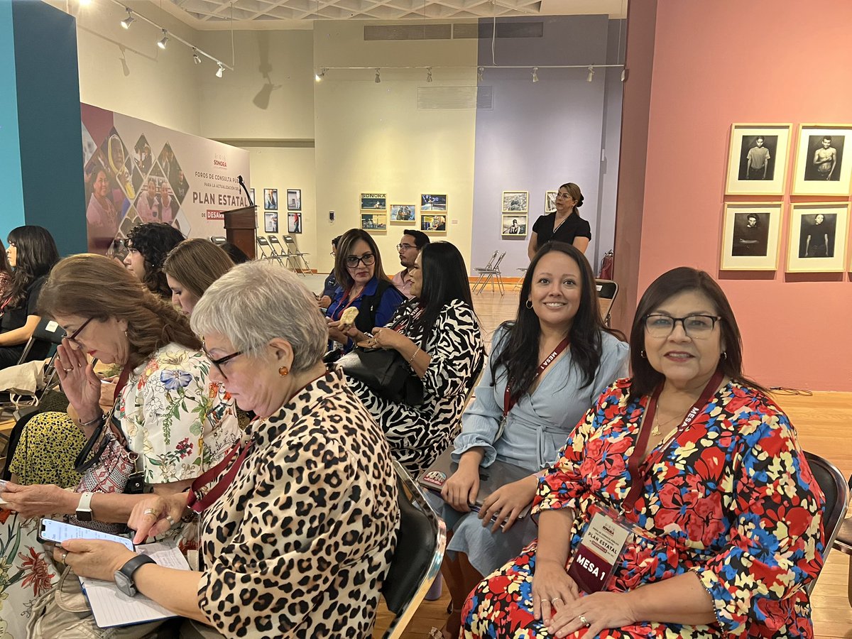 El pasado jueves estuve presente en los foros de consulta como integrante de <a href="/MPluralesSon/">Red de Mujeres en Plural Sonora</a>. Un gusto ser parte del diálogo en la mesa de igualdad de género, para seguir construyendo un agenda a favor de las mujeres en Sonora. 🚺