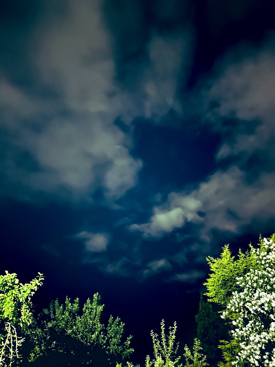 Outside &amp; listening to Ela Orleans’ brilliant Tumult in Clouds album…