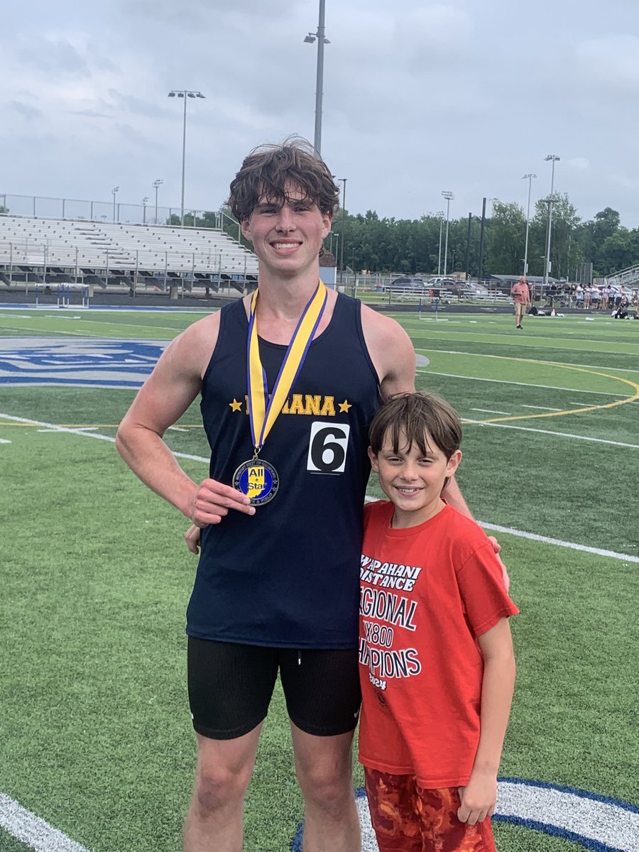 bo_stevenson's tweet image. Caleb Aber officially finished his HS running career tonight at the Indiana Track All-Star Meet where he finished 5th in the 800!
LETS GO!!!!!!