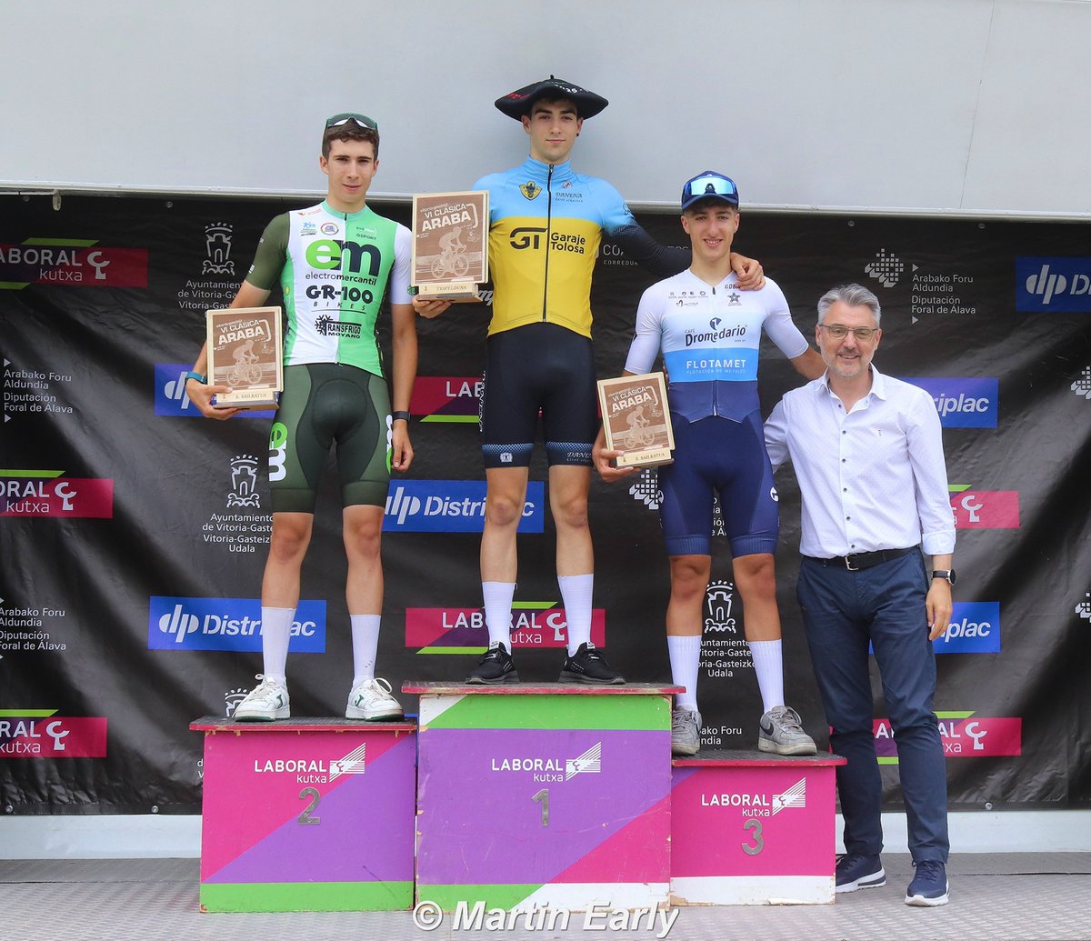 Galería de fotos🚵‍♂️#ClasicaAraba25 #VitoriaGasteiz by
<a href="/AlimcoCampyTeam/">ALIMCO-CAMPAGNOLO</a> #CopaEspañaJuniorCofidis
<a href="/RFECiclismo/">Real Federación Española de Ciclismo</a> 14-6-2025.

1 <a href="/urkaregiiiii/">Eñaut</a> <a href="/Danenake/">Danena K.E.</a>
2 Mario Cordero - EGM 
3 Unai Morán <a href="/DurangaldekoBzk/">Durangaldeko Bizikleta Eskola</a>
4 Ferrán Torra - KH7
 5 Oscar Orts <a href="/PoltiVMaltaU19/">Team Polti VisitMalta U19</a>

📸👉flic.kr/s/aHBqjChZo7