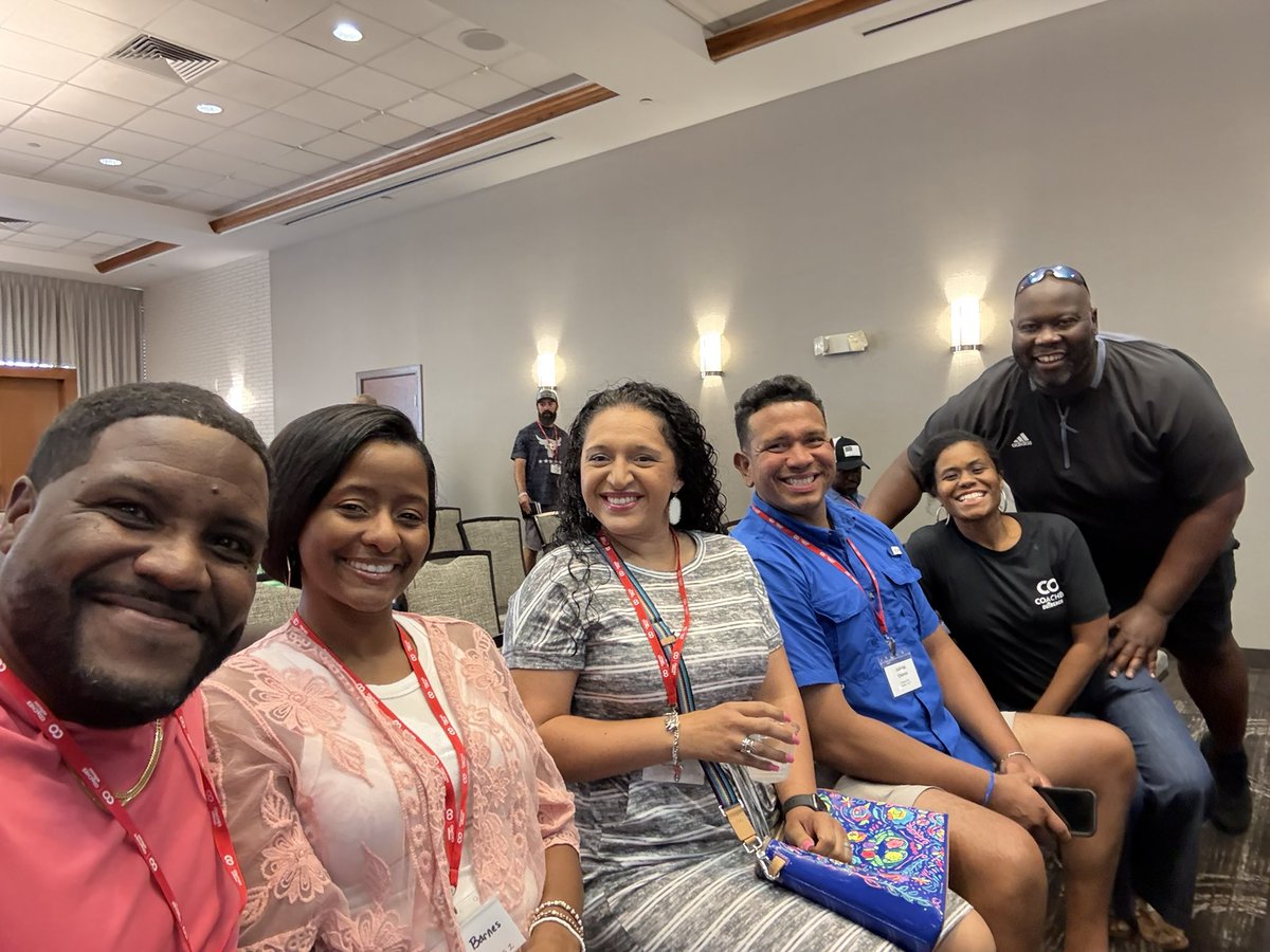 Day 2 of the <a href="/CoachesOutreach/">CoachesOutreach</a> marriage retreat. Having a blast learning more about the Lord and fellowshipping with believers!!! 
<a href="/CoachQuiroz/">Q 🇵🇦</a> <a href="/joehubb74/">Coach Hubb</a>
