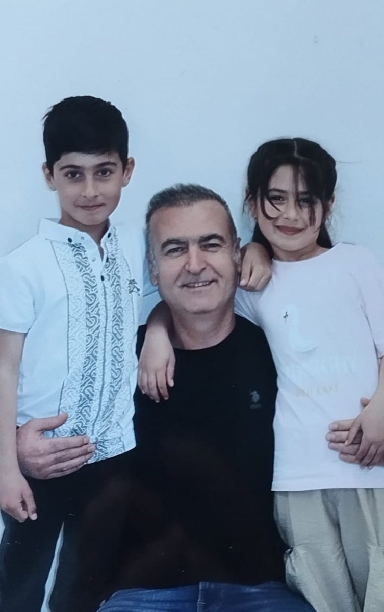 İki bayramı ailesinden uzak geçti.Şimdi de babalar günü. Babalar günün kutlu olsun 'SALİM GÜRAN 'Çıktığınız zaman hem bayram olacak hem de babalar günü olacak. 
Rabbim önce narin'in sonra sizin hakkınızı bırakmasın insallah🙏🥀
#salimgüranicinadalet 
#narinveailesiadaletbekliyor