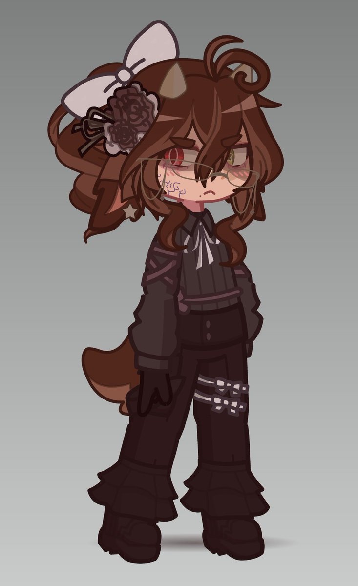 RandomSock__'s tweet image. ‼️DESIGN UPDATE WEEWOOWEEWOO‼️

NORMAL SOCK ( LEFT )
HIVETHAM AU SOCK ( RIGHT )

reasons are 1. I just really liked voids version and 2. the old design was from an ex-&quot;friend&quot; who was lowkey horrible and now I #distanced from that design and put our own style to it instead