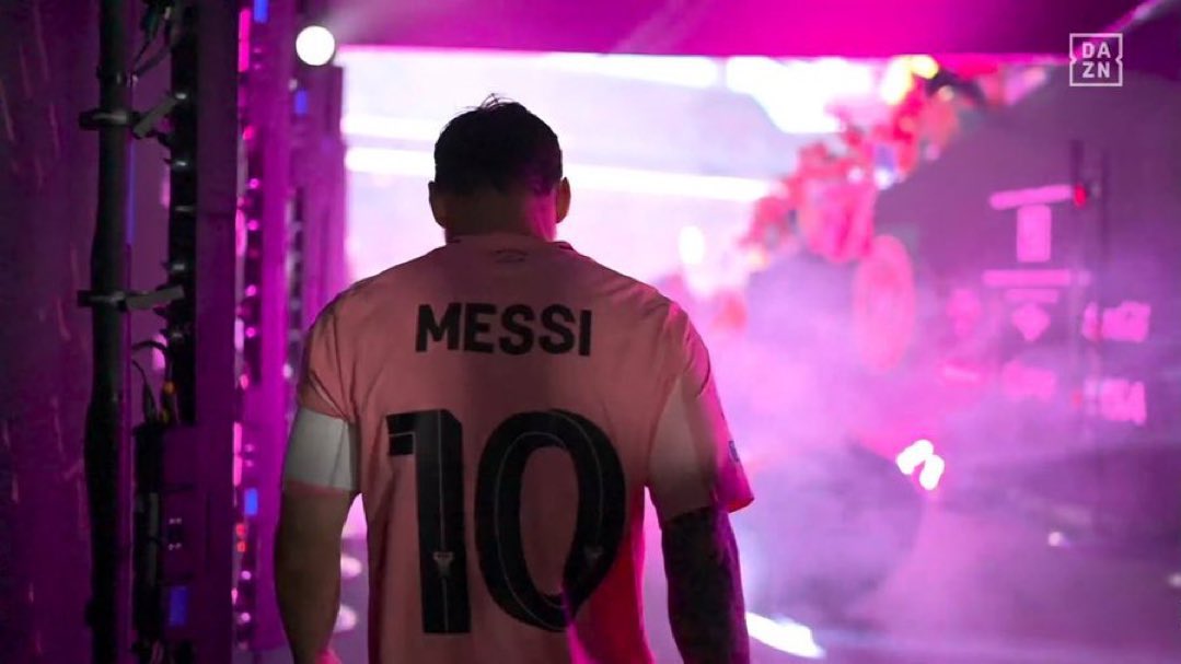 لا أحد يهتم ببطولة #كأس_العالم_للأندية الجميع مستيقظ لأجله 🩷🐐!

#الاهلى_انتر_ميامى