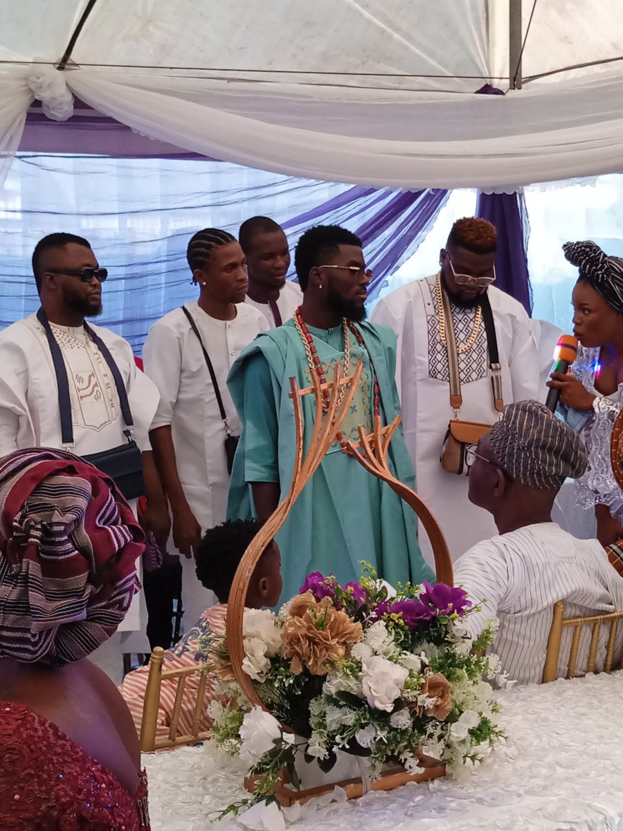 MaryBartho65685's tweet photo. Chaikkoko! precious stone comedy attended wedding party of Mr &amp; Mrs Michael Obutu Mr Raw Last Last Ganges of London American protest #prompayy  #preciousstonecomedy @ComedyStone @america https://t.co/Qcvnp5hQTY