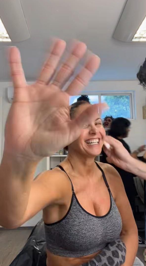 updateslucero's tweet photo. Nos encanta cuando comparte cosas que pasan detrás de escena. 🤩🤩

aquí el video de la caracterización que hizo para Nuestros Tiempos: https://t.co/gc07SahaC1 https://t.co/IMrb9inhRV