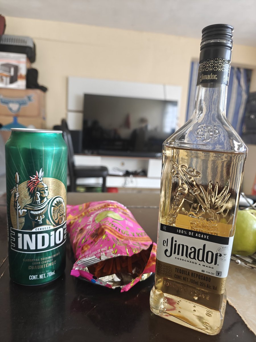 the_djlink1505's tweet photo. @IsmaelFiloso @Reactor105 #estoperol Con unas frías y tequilas chingon programa 🔥🤟😎 https://t.co/XTzlixfE1D